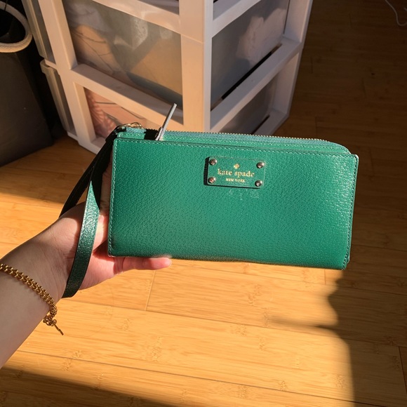 Kate spade wristlet - Picture 1 of 5